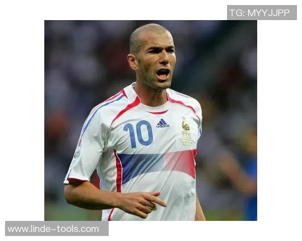 足球明星身穿黑西服的魅力与风采揭秘你知道是谁吗